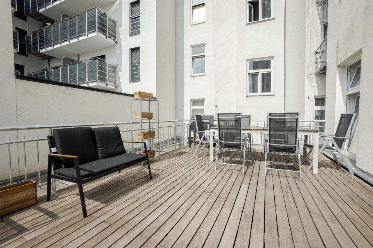 Spacious Apartment With Huge Shared Terrace And Grill Located Between City Centre And Donau River ウィーン エクステリア 写真